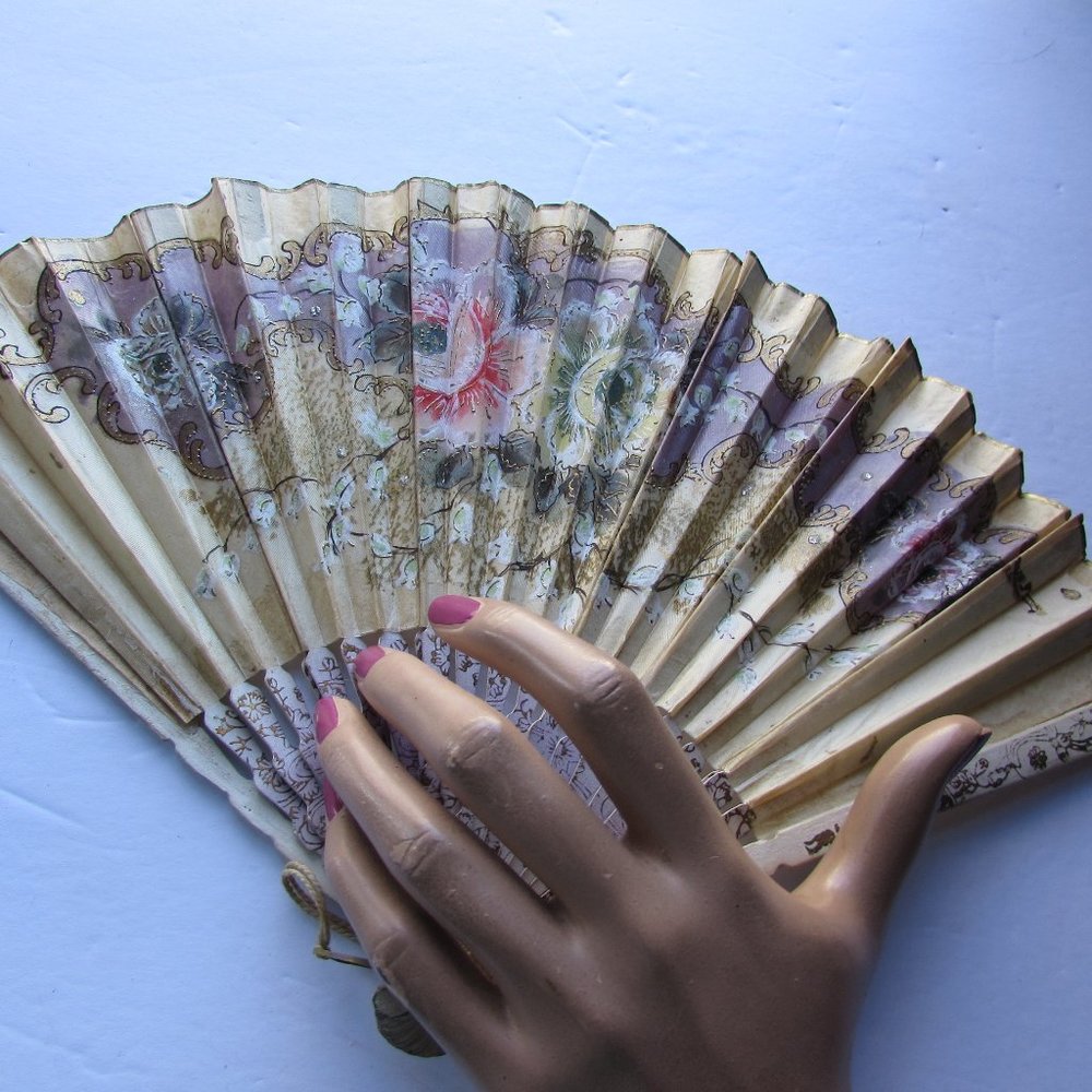 Vintage Paper Hand Fan Lavender Pink Kranz Chicago Made in Japan - Picture 1 of 10